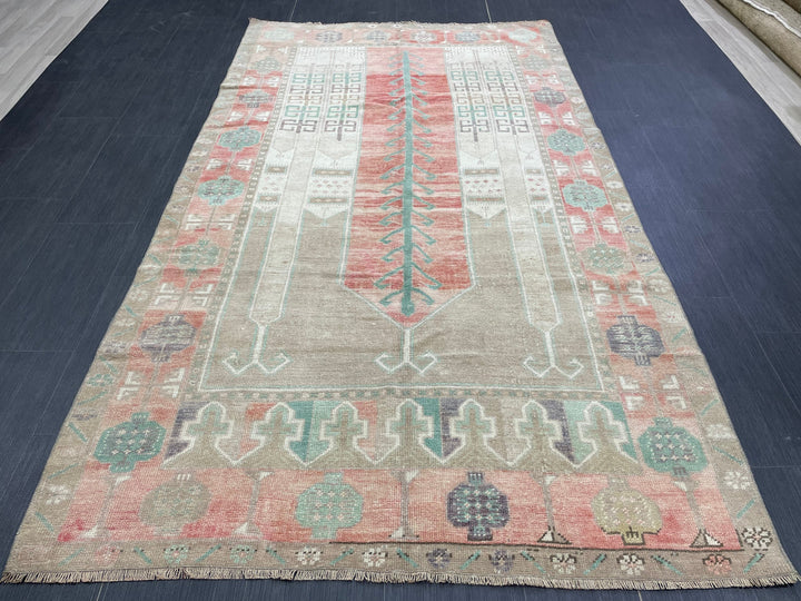 Beige Turkish Oushak Rug 4' 9" x 8' 4" Hand-Knotted texture