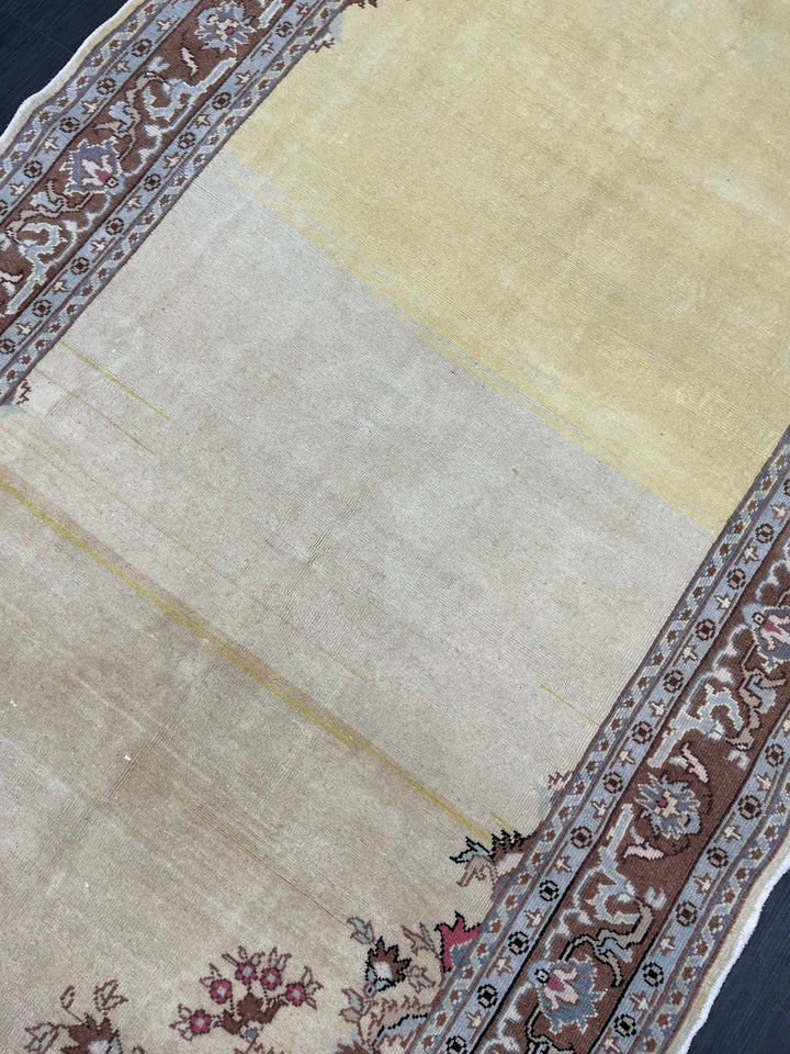 Beige Turkish Runner Rug 5' x 9' 5" Hand-Knotted border