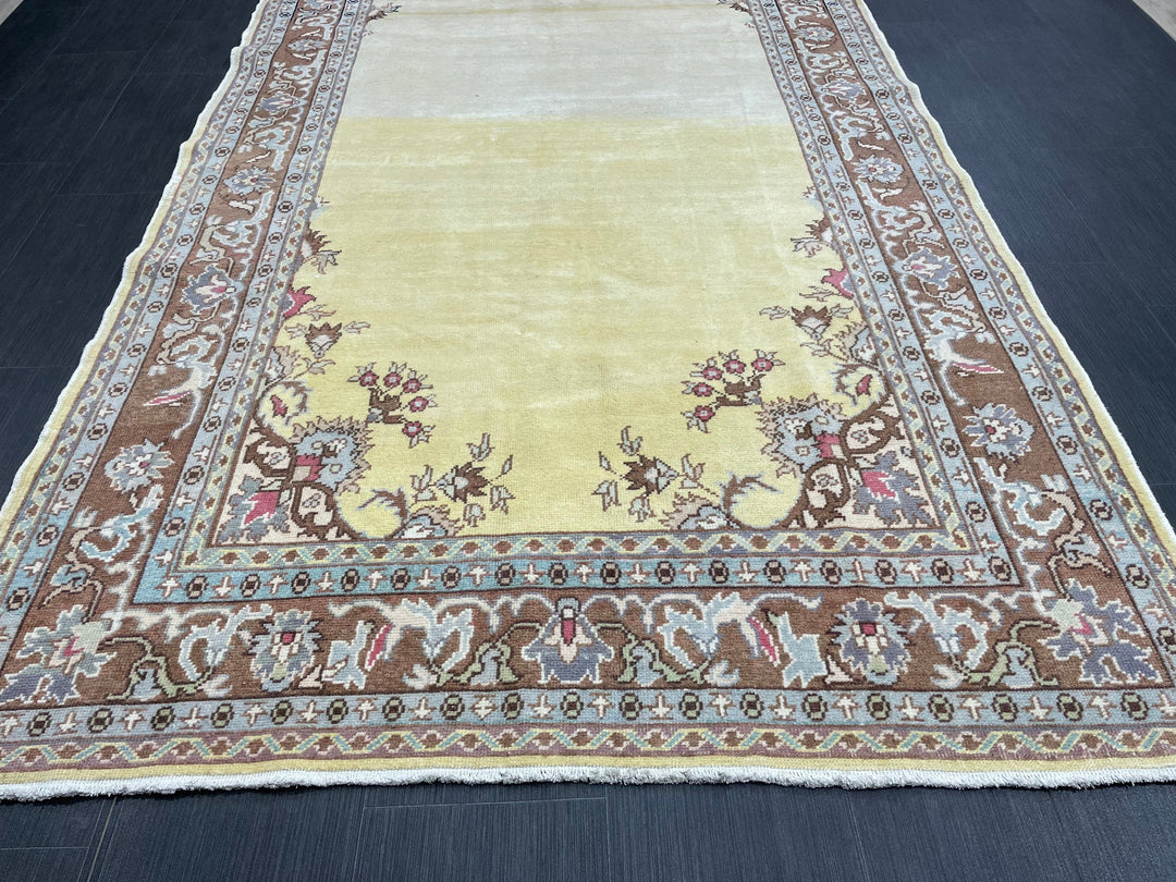 Beige Turkish Runner Rug 5' x 9' 5" Hand-Knotted field