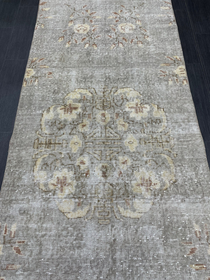 Grey Runner Rug 3' x 9' 7" - No. WR40992