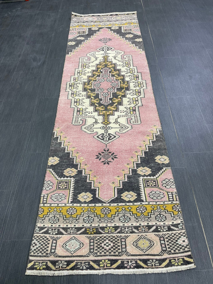 Turkish Runner Rug 2' 4" x 8' Hand-Knotted border