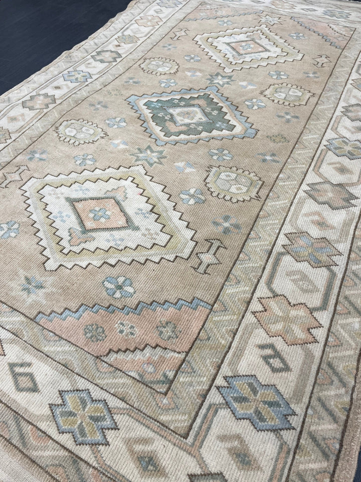 Beige Turkish Runner Rug 4' 1" x 6' 6" Hand-Knotted border