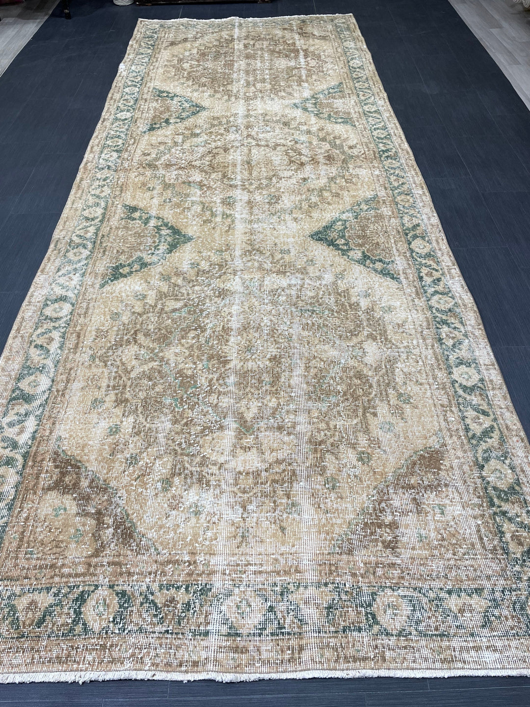 Beige Turkish Runner Rug 4' 10" x 13' 2" Hand-Knotted texture