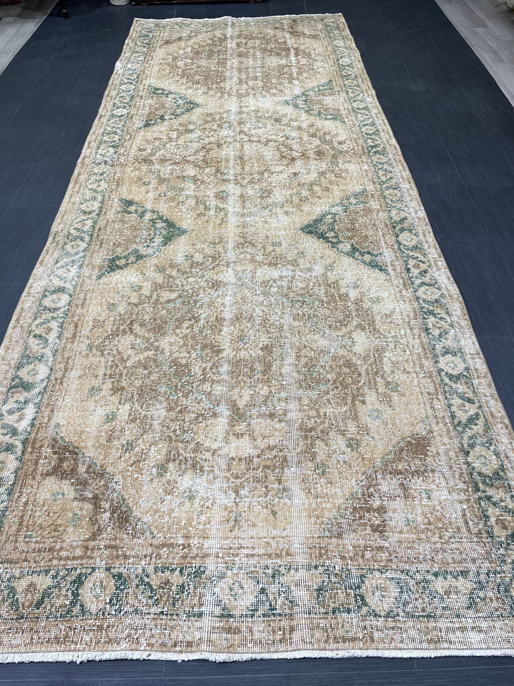 Beige Turkish Runner Rug 4' 10" x 13' 2" Hand-Knotted texture