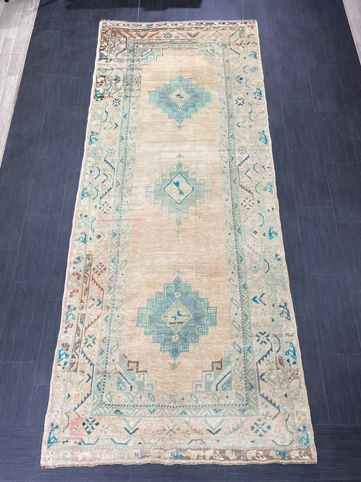 Beige Turkish Runner Rug 4' 8" x 11' 6" Hand-Knotted detail