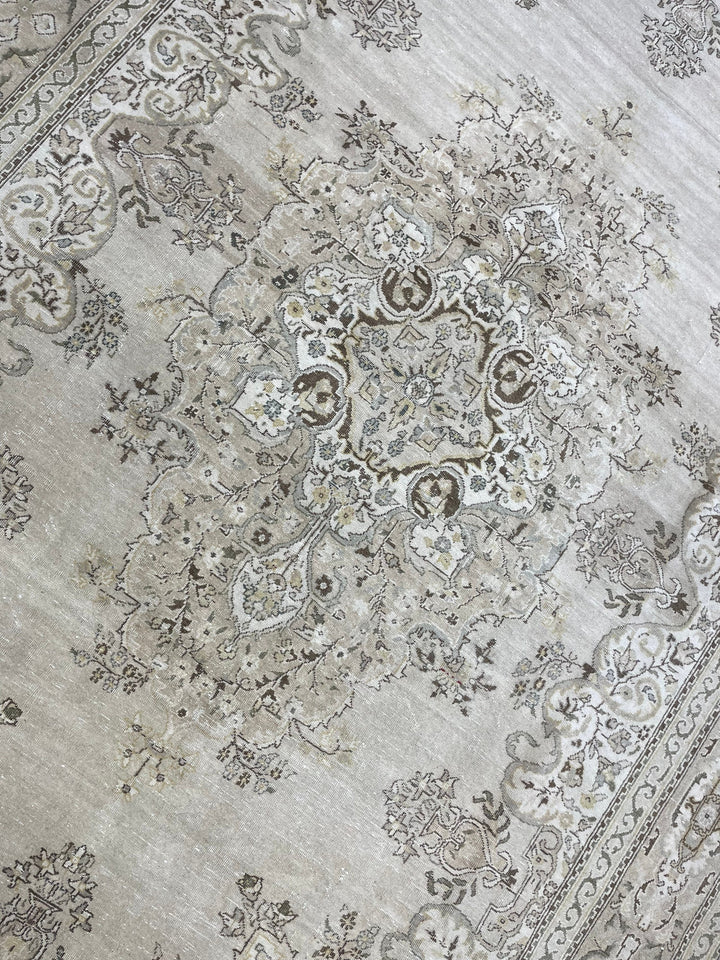 Rust Turkish Runner Rug 6' 8" x 9' 7" Hand-Knotted border