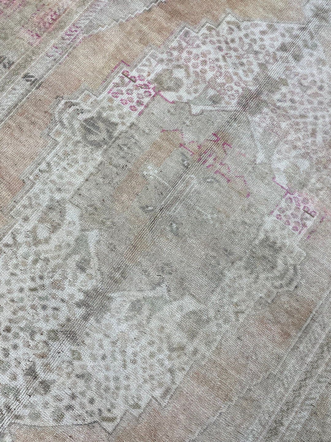 Beige Turkish Runner Rug 5' 1" x 9' 8" Hand-Knotted texture