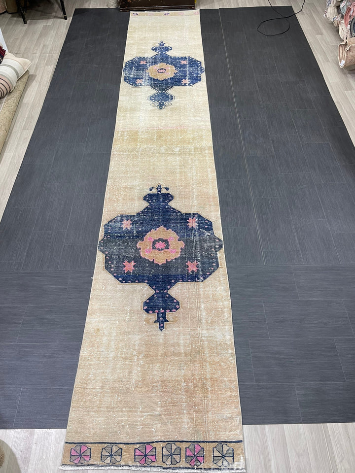 Beige Turkish Runner Rug 2' 11" x 16' 8" Hand-Knotted texture