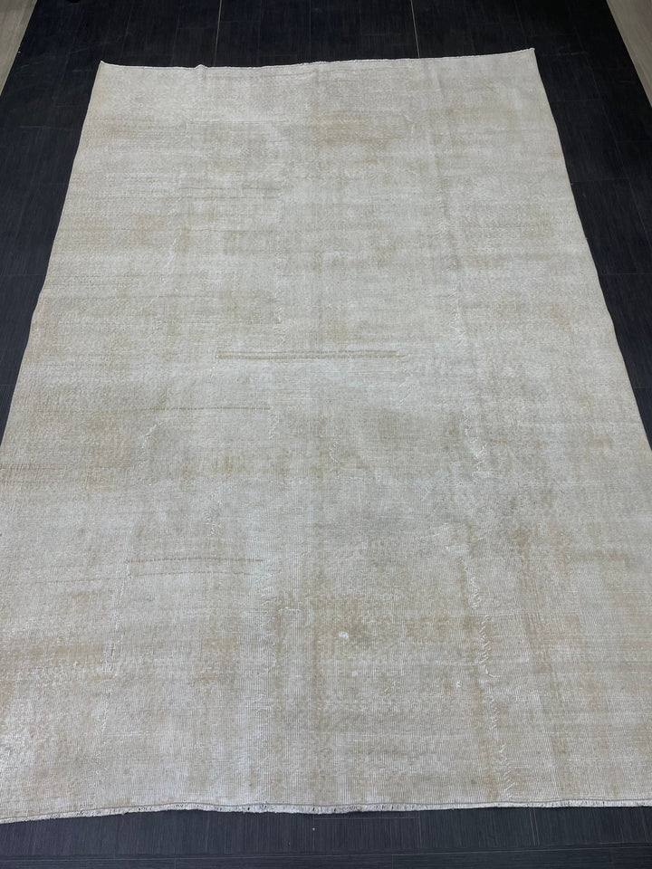Turkish Runner Rug 6' 8" x 9' 11" Hand-Knotted border