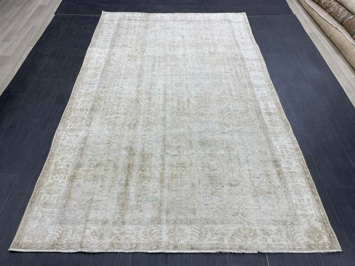 Pink Turkish Runner Rug 5' 8" x 9' 2" Hand-Knotted detail