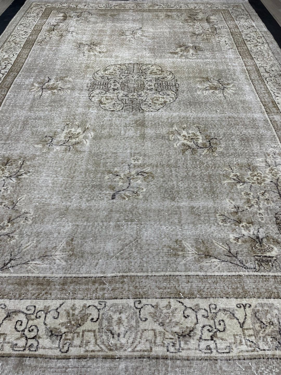 Beige Turkish Oushak Rug 8' 5" x 12' 3" Hand-Knotted pattern
