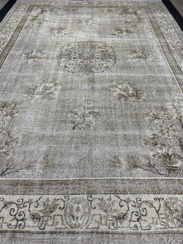 Beige Turkish Oushak Rug 8' 5" x 12' 3" Hand-Knotted pattern