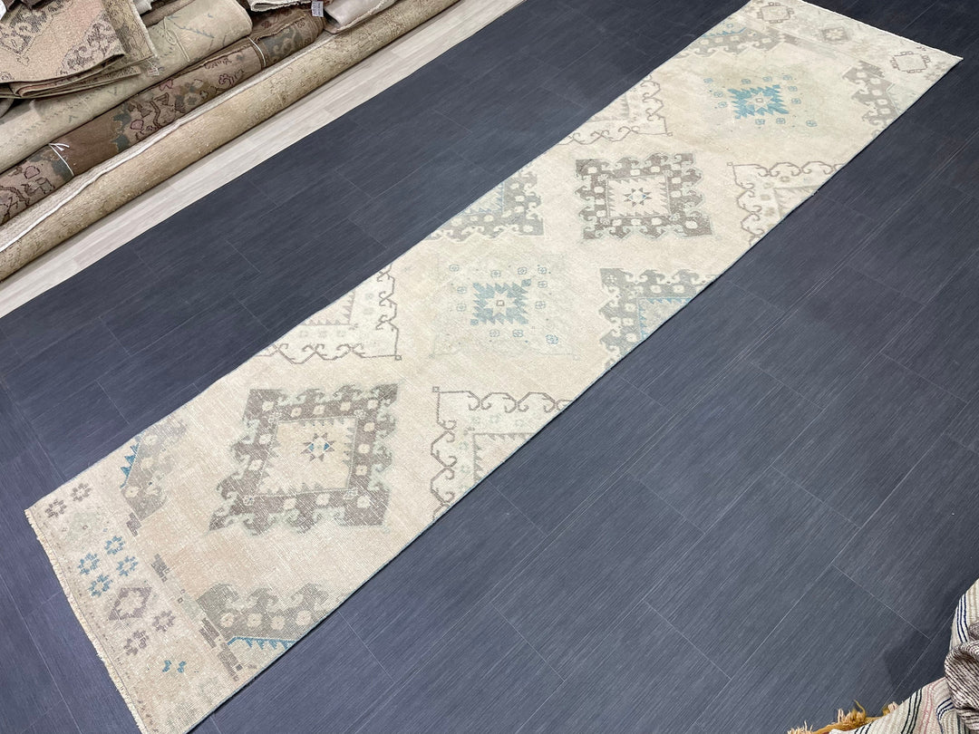 Beige Turkish Runner Rug 2' 9" x 11' 2" Hand-Knotted detail