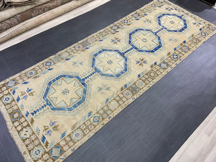 Beige Turkish Runner Rug 4' 9" x 12' 6" Hand-Knotted detail