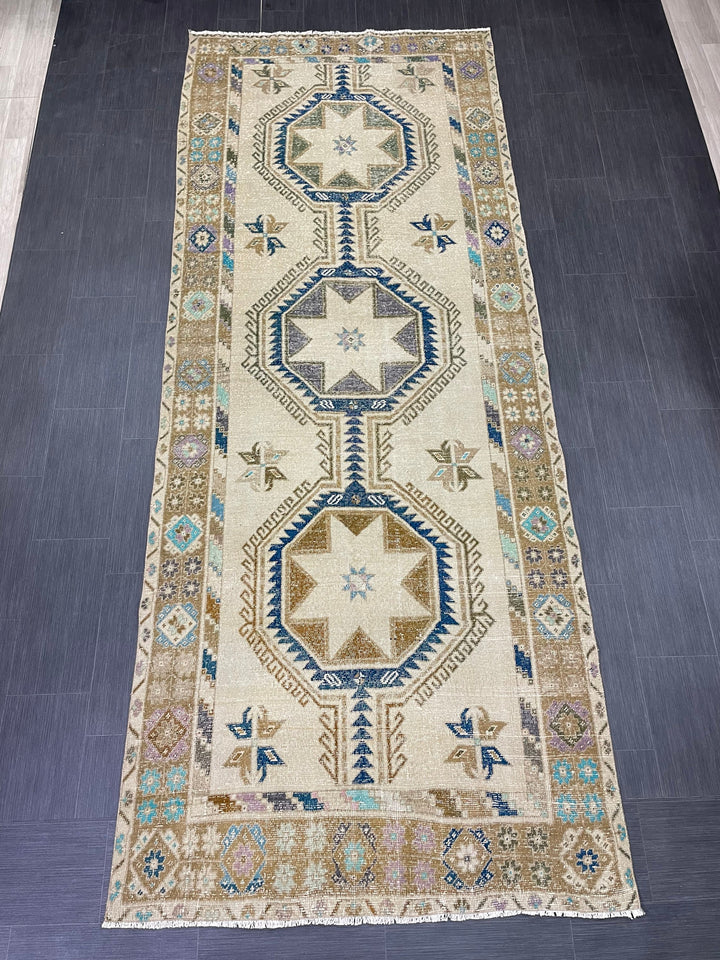 Beige Turkish Runner Rug 4' 8" x 11' 9" Hand-Knotted border