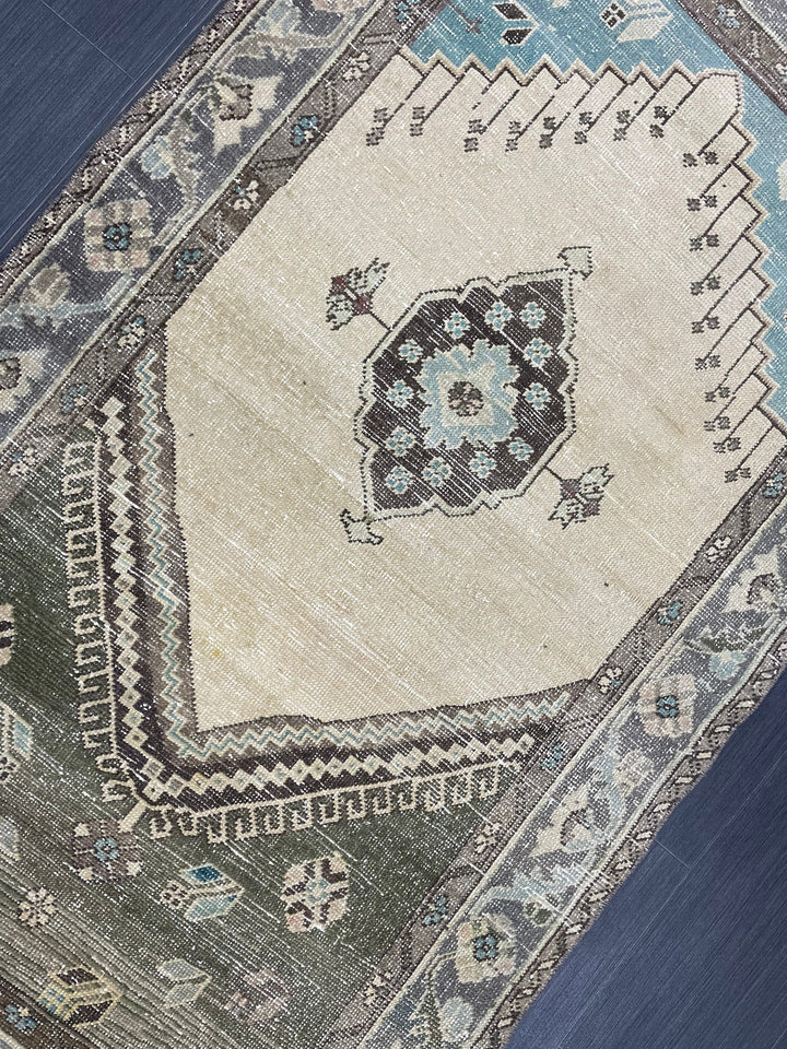 Beige Turkish Runner Rug 3' 9" x 6' 6" Hand-Knotted texture