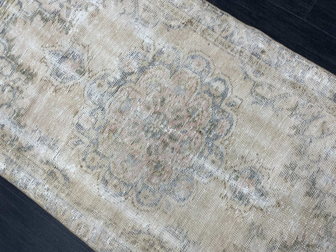 Beige Turkish Runner Rug 2' 11" x 5' 2" Hand-Knotted border