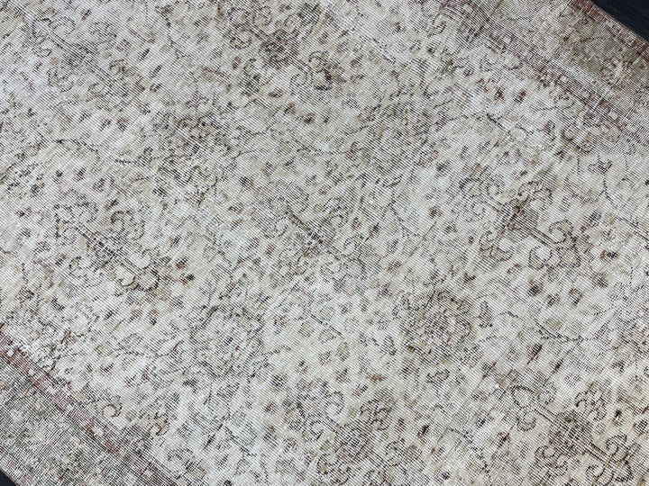 Beige Turkish Runner Rug 5' 4" x 8' 8" Hand-Knotted close-up