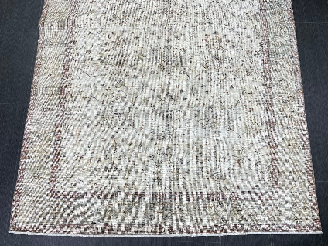 Beige Turkish Runner Rug 5' 4" x 8' 8" Hand-Knotted texture