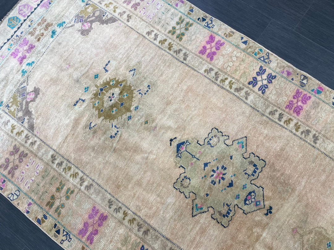 Beige Turkish Runner Rug 4' 5" x 10' Hand-Knotted pattern