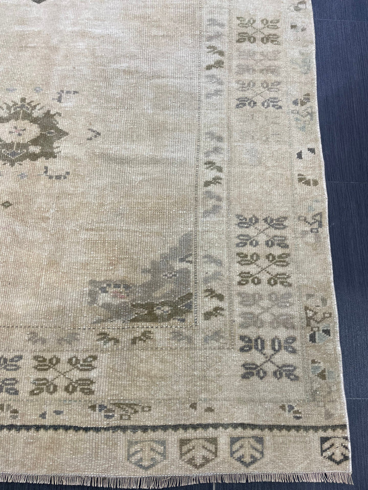 Beige Turkish Runner Rug 4' 10" x 9' 5" Hand-Knotted pattern