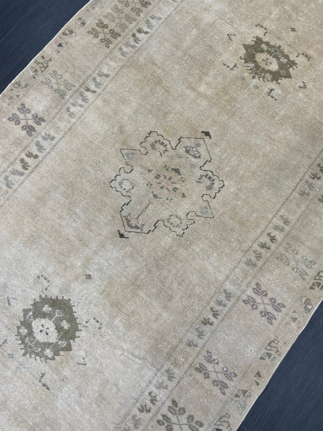 Beige Turkish Runner Rug 4' 10" x 9' 5" Hand-Knotted texture