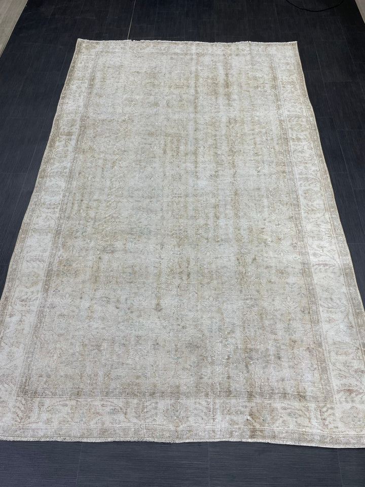 Pink Turkish Runner Rug 5' 8" x 9' 2" Hand-Knotted close-up