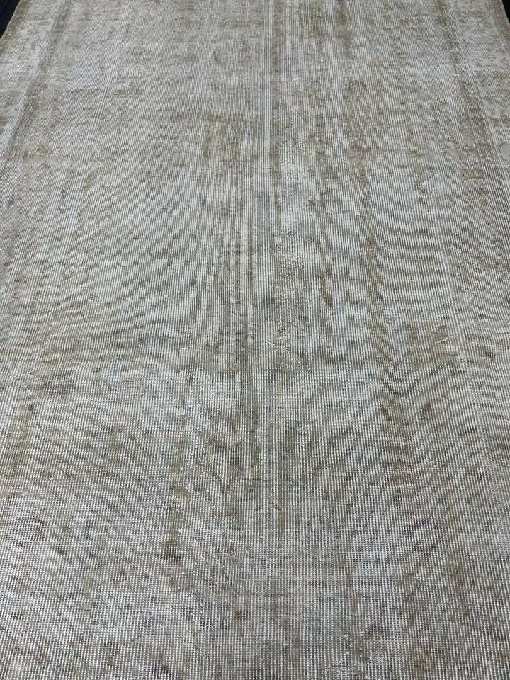 Pink Turkish Runner Rug 5' 8" x 9' 2" Hand-Knotted field