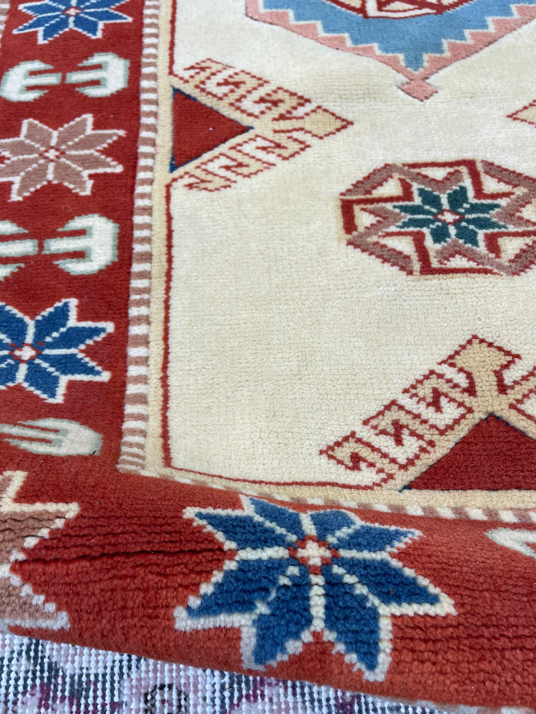 Beige Turkish Runner Rug 2' 7" x 11' 4" Hand-Knotted texture