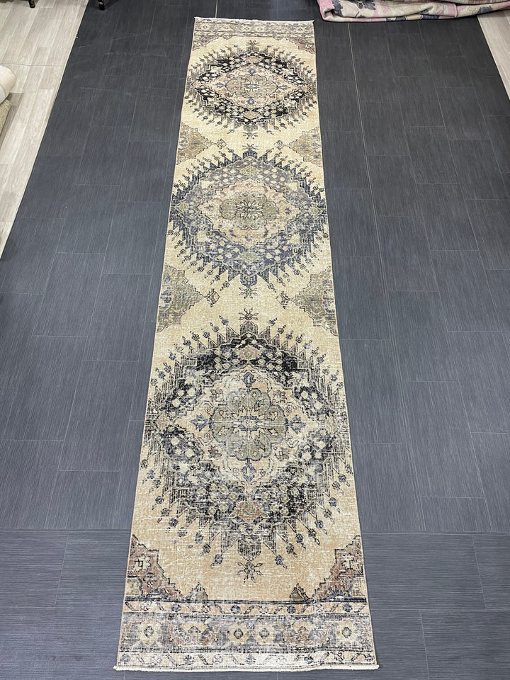 Beige Turkish Runner Rug 2' 9" x 13' 1" Hand-Knotted border