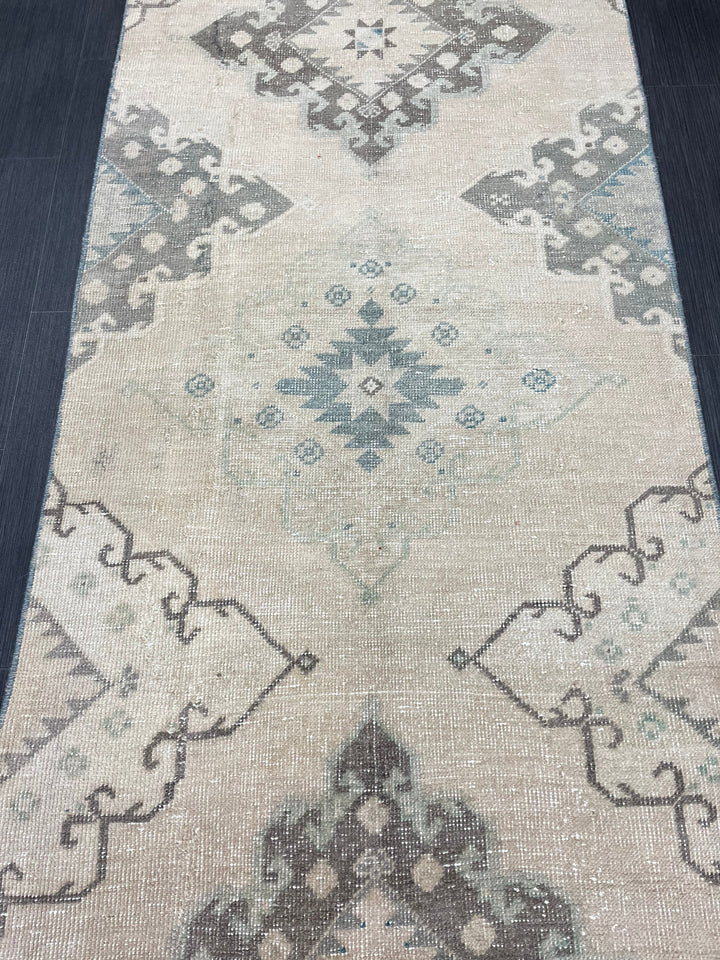 Beige Turkish Runner Rug 2' 9" x 11' 2" Hand-Knotted border