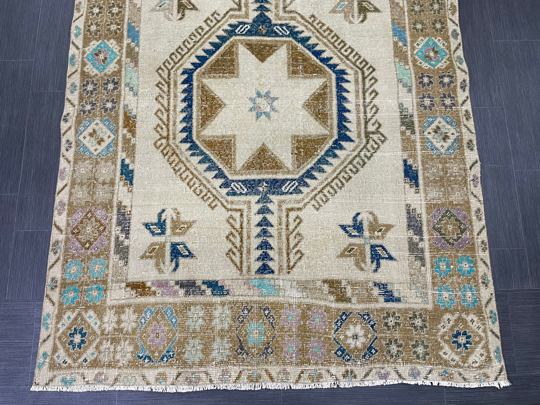 Beige Turkish Runner Rug 4' 8" x 11' 9" Hand-Knotted detail