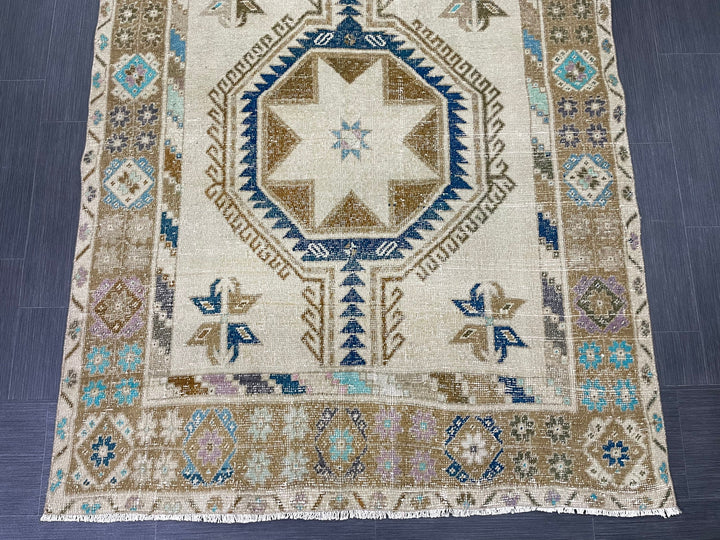 Beige Turkish Runner Rug 4' 8" x 11' 9" Hand-Knotted detail