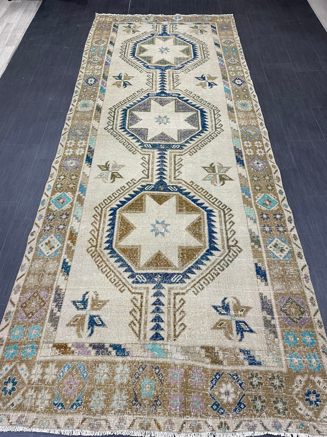 Beige Turkish Runner Rug 4' 8" x 11' 9" Hand-Knotted texture