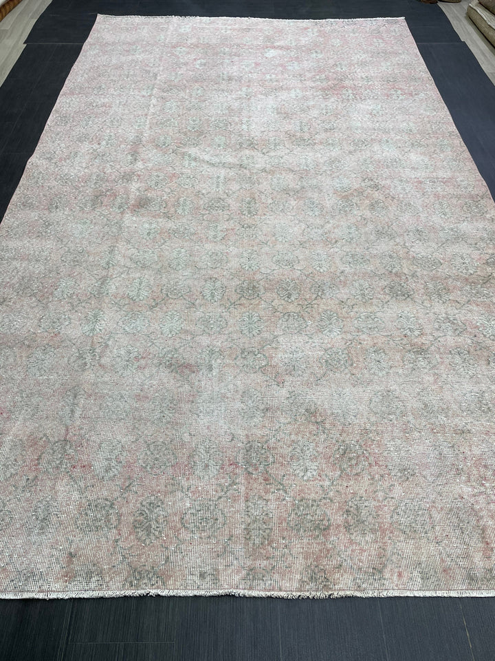Beige Turkish Oushak Rug 7' 2" x 12' Hand-Knotted texture