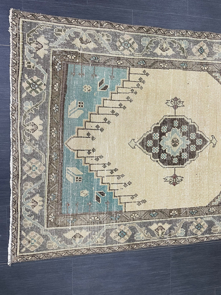 Beige Turkish Runner Rug 3' 9" x 6' 6" Hand-Knotted detail