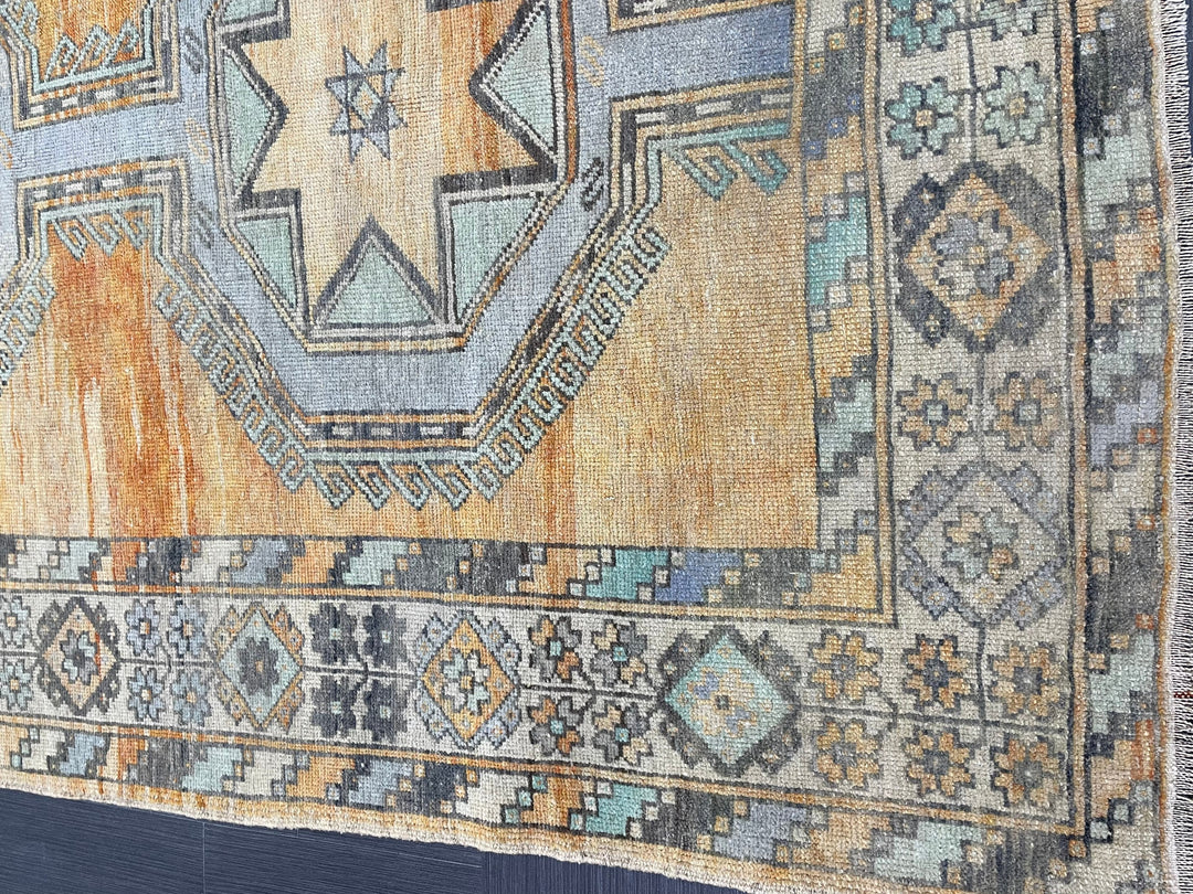 Turkish Runner Rug 4' 11" x 12' 7" Hand-Knotted border