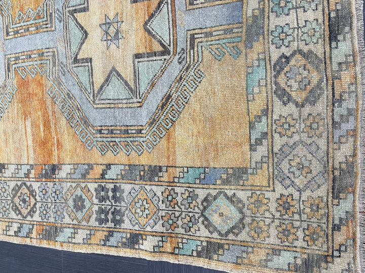 Turkish Runner Rug 4' 11" x 12' 7" Hand-Knotted border