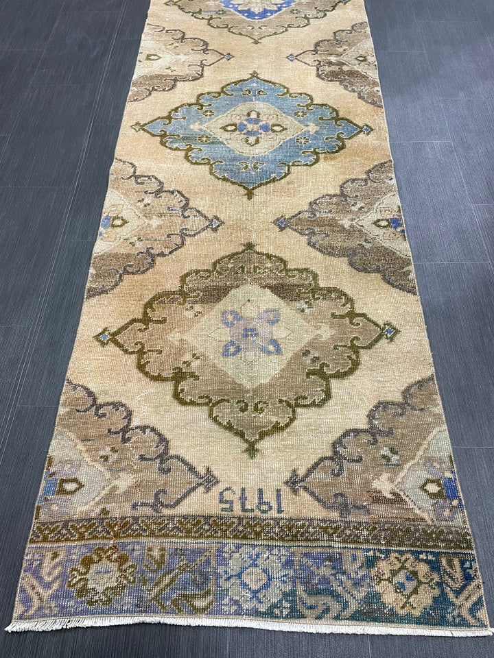 Beige Turkish Runner Rug 2' 9" x 12' 9" Hand-Knotted border