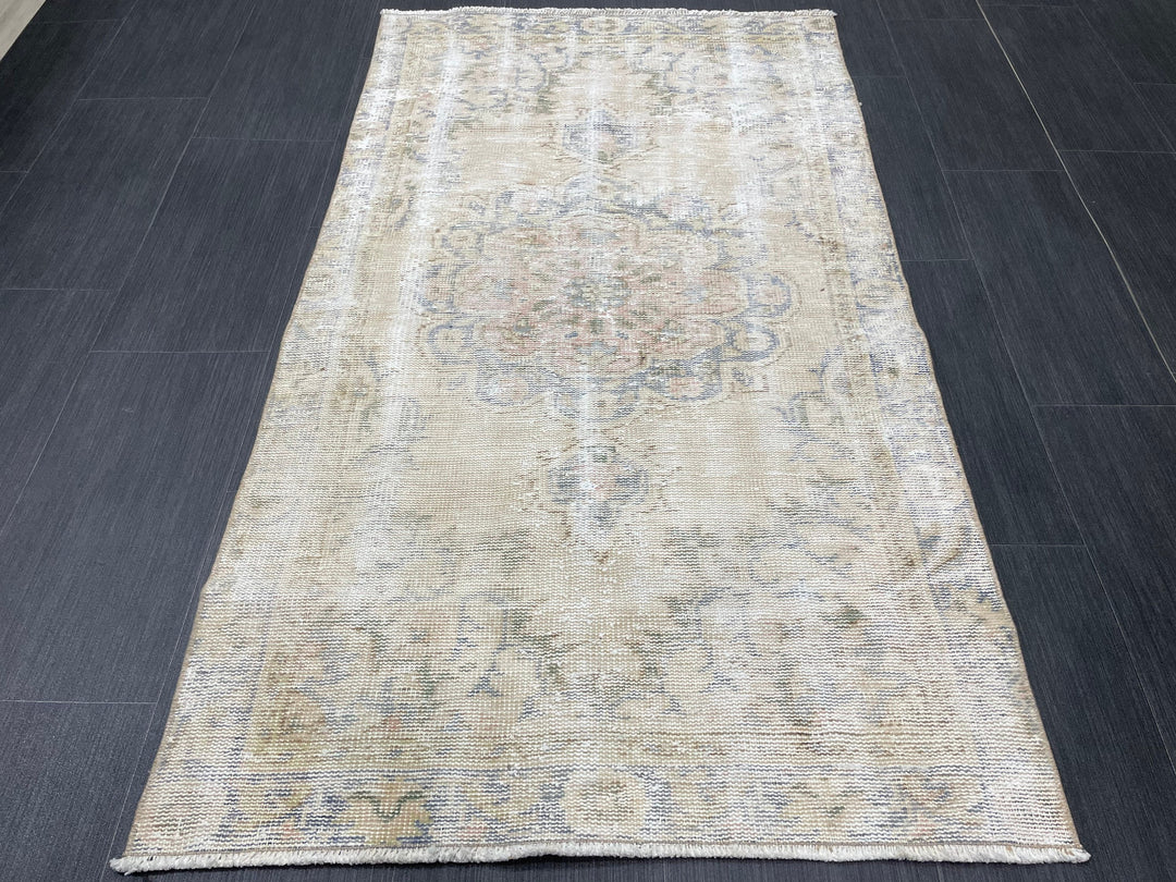 Beige Turkish Runner Rug 2' 11" x 5' 2" Hand-Knotted detail