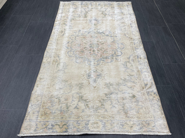 Beige Turkish Runner Rug 2' 11" x 5' 2" Hand-Knotted detail