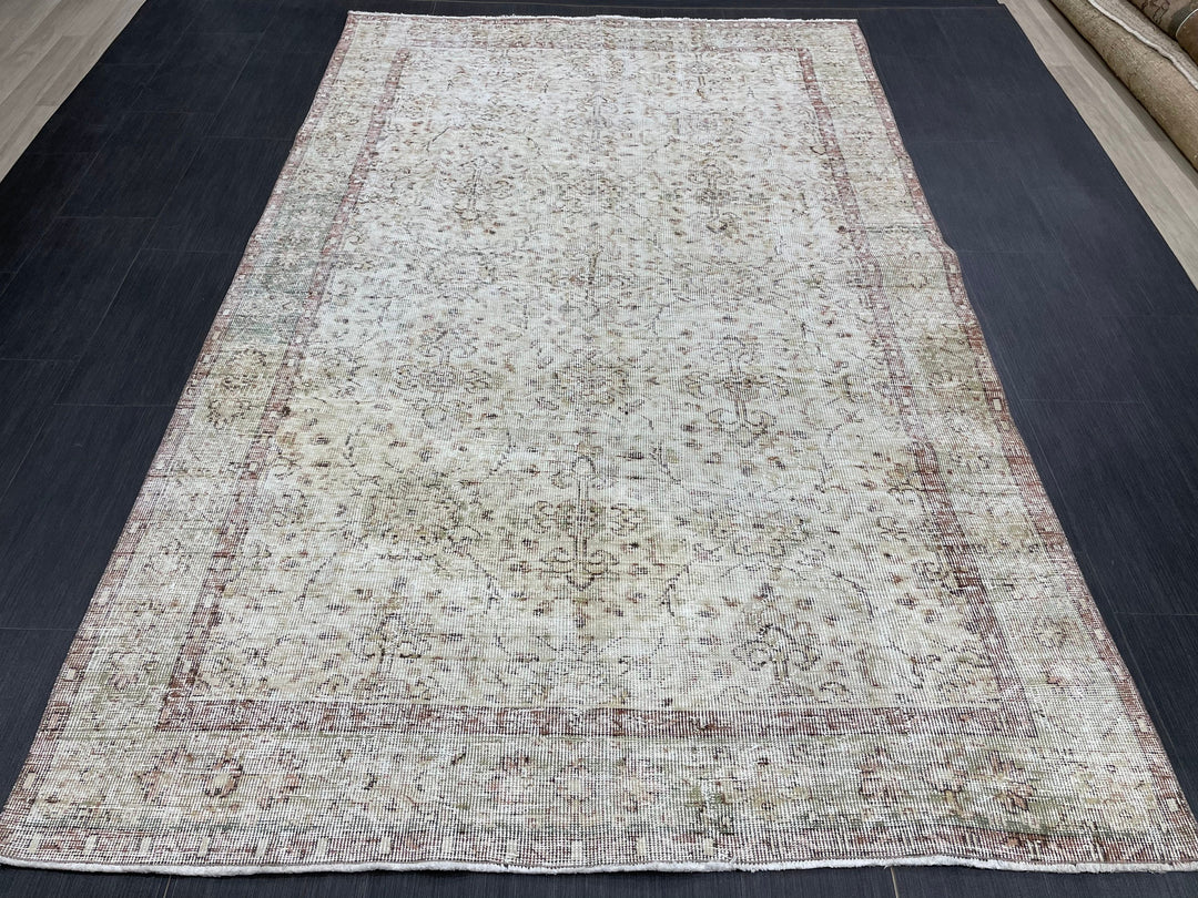 Beige Turkish Runner Rug 5' 4" x 8' 8" Hand-Knotted detail