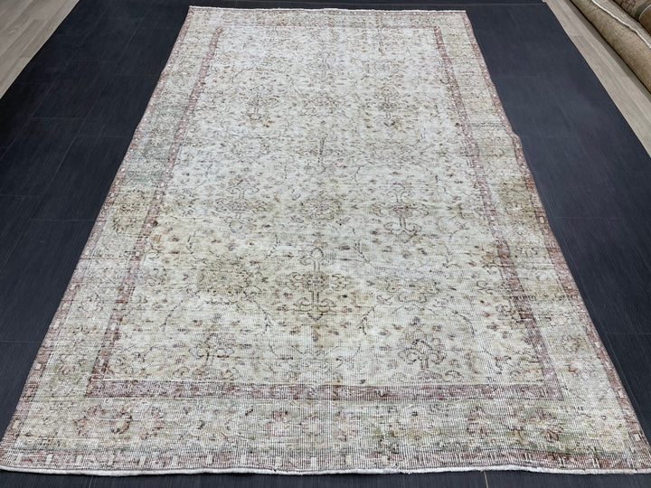 Beige Turkish Runner Rug 5' 4" x 8' 8" Hand-Knotted detail