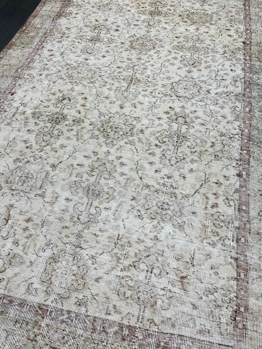 Beige Turkish Runner Rug 5' 4" x 8' 8" Hand-Knotted pattern