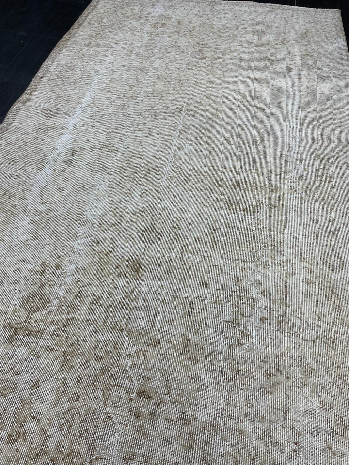 Beige Turkish Runner Rug 4' 11" x 8' 5" Hand-Knotted close-up