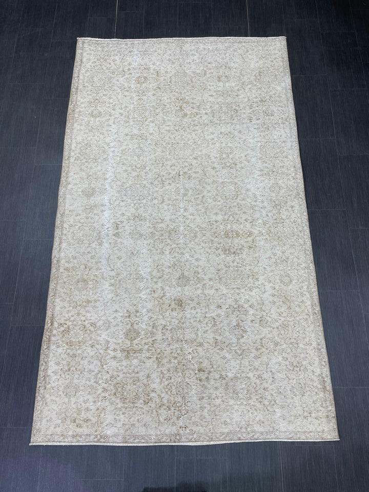 Beige Turkish Runner Rug 4' 11" x 8' 5" Hand-Knotted field