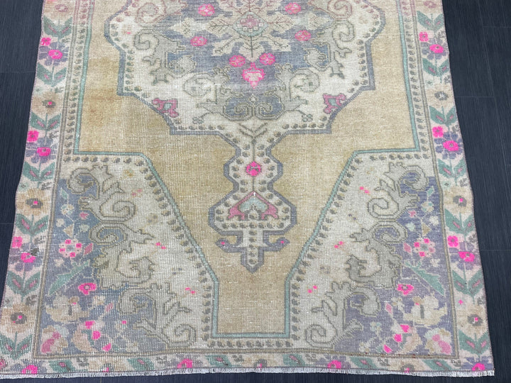 Beige Turkish Runner Rug 4' 6" x 7' 1" Hand-Knotted pattern