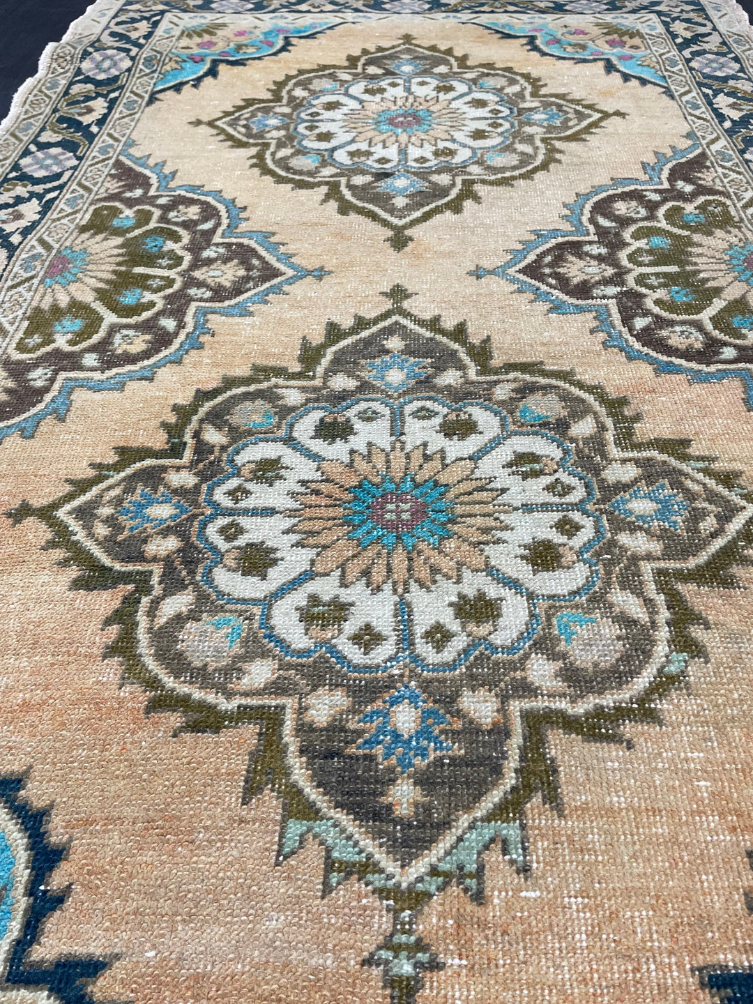 Beige Turkish Runner Rug 4' 2" x 6' 9" Hand-Knotted detail