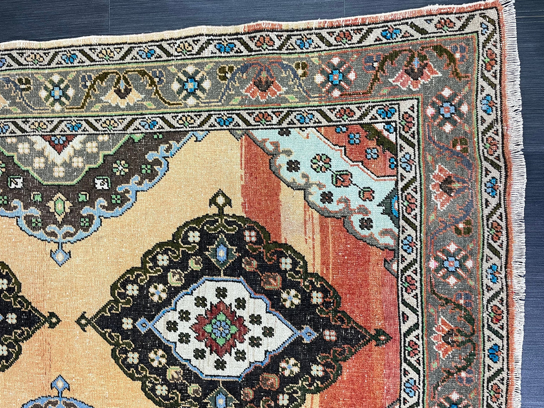 Beige Turkish Oushak Rug 4' x 6' 11" Hand-Knotted pattern