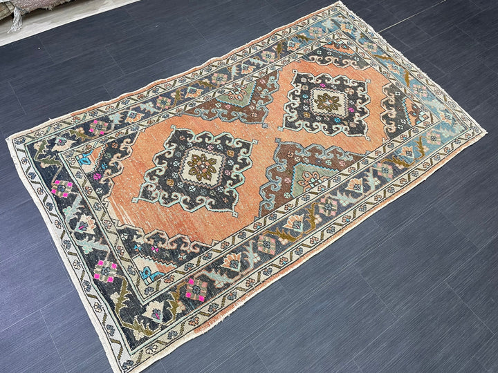 Beige Turkish Oushak Rug 3' 11" x 6' 6" Hand-Knotted pattern